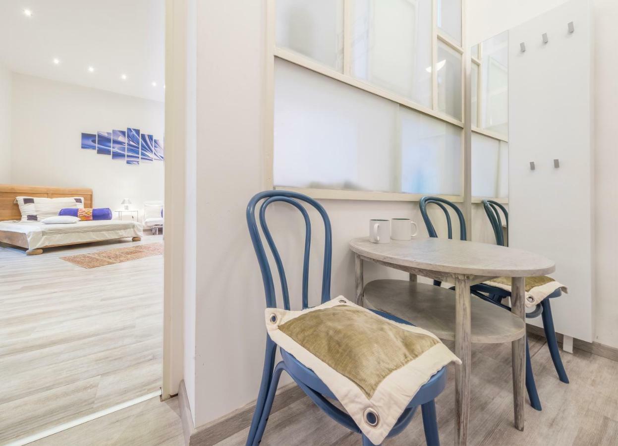 Atlanta Apartment Is In The Heart Of Budapest Exterior photo